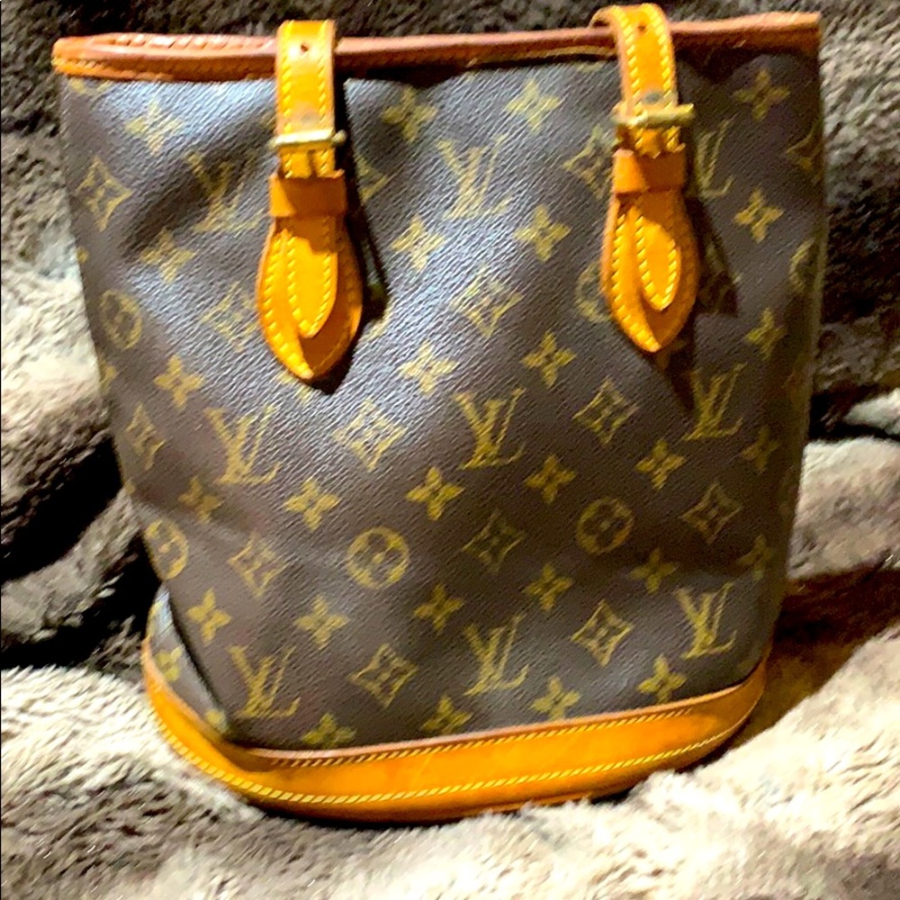 Luis Vuitton bucket bag